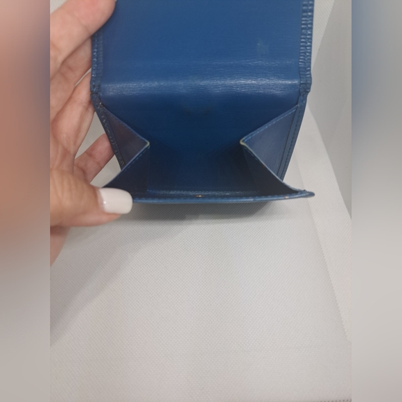 --SOLD-- Louis Vuitton compact refurbished LV Wallet - Picture 6 of 11